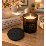 Αρωματικό κερί Black Amber - Ginger Lilly σε γυάλινο μαύρο δοχείο με ξύλινο καπάκι